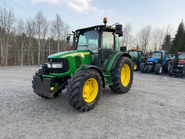 John Deere 5820