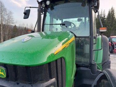 John Deere 5820