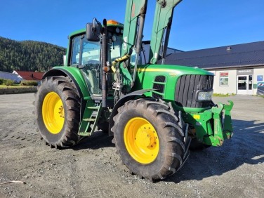 John Deere 6930