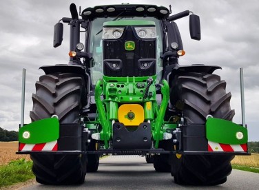 John Deere 6215R