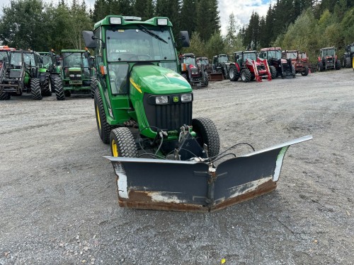 John Deere 3120