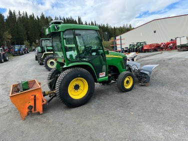 John Deere 3120