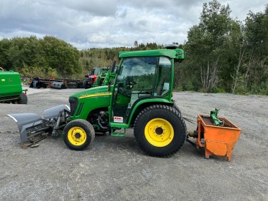 John Deere 3120