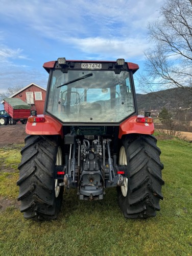 New Holland TS100 avec Trima 4.1P. Prise de force avant/hydraulique.