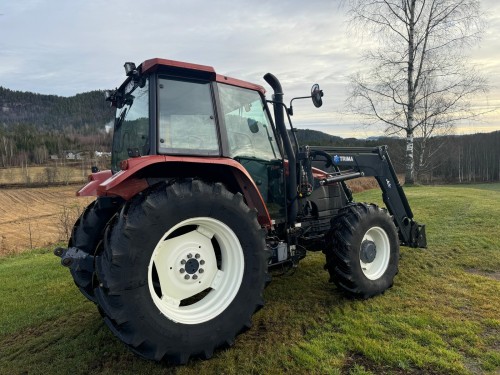 New Holland TS100 avec Trima 4.1P. Prise de force avant/hydraulique.