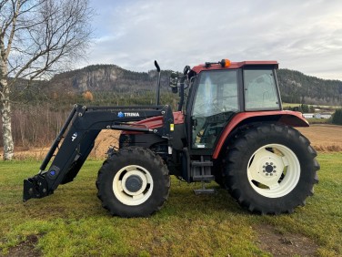 New Holland TS100 avec Trima 4.1P. Prise de force avant/hydraulique.