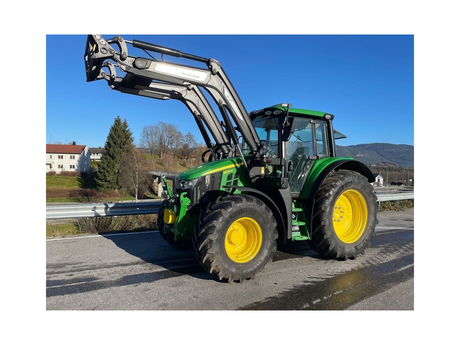 John Deere 6120M