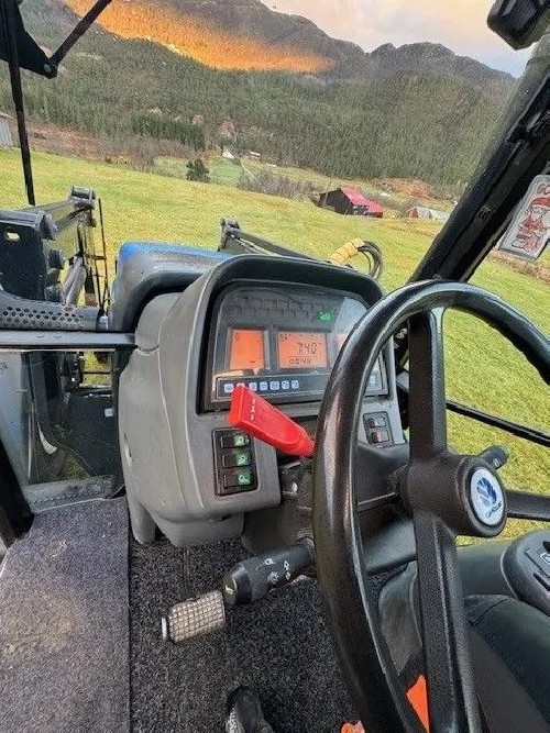 New Holland Ts115