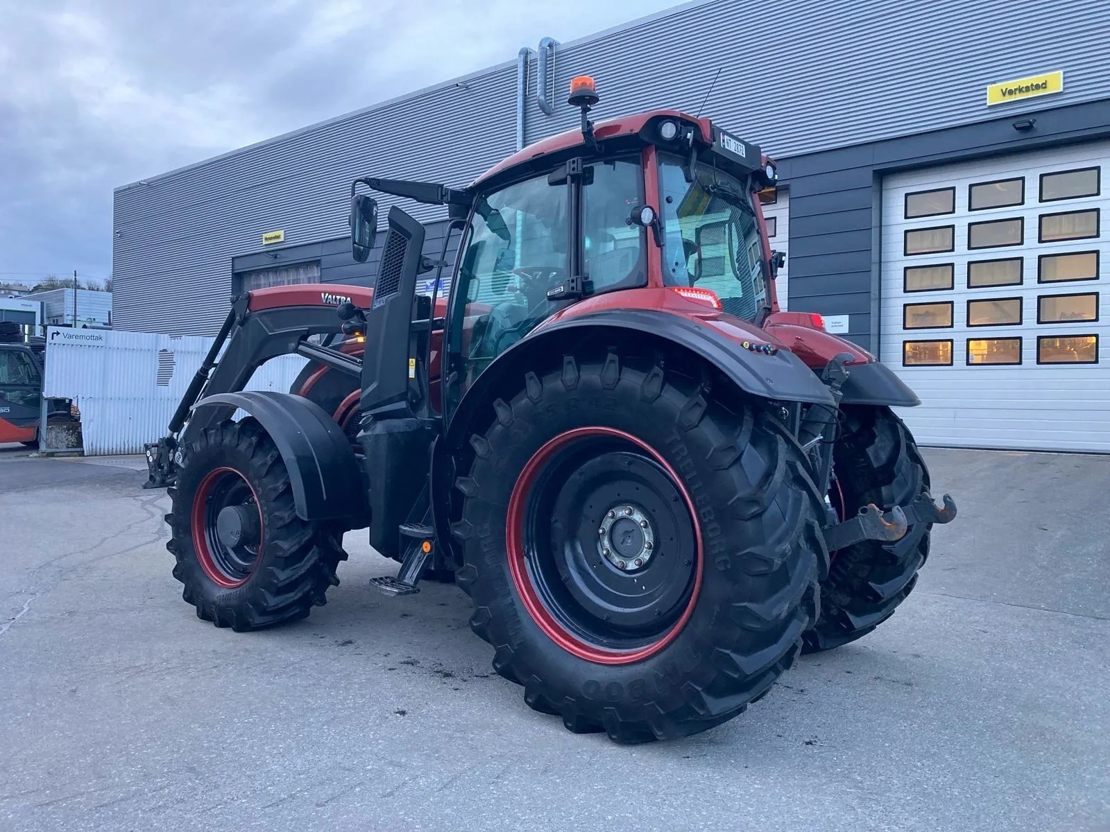 Valtra T235