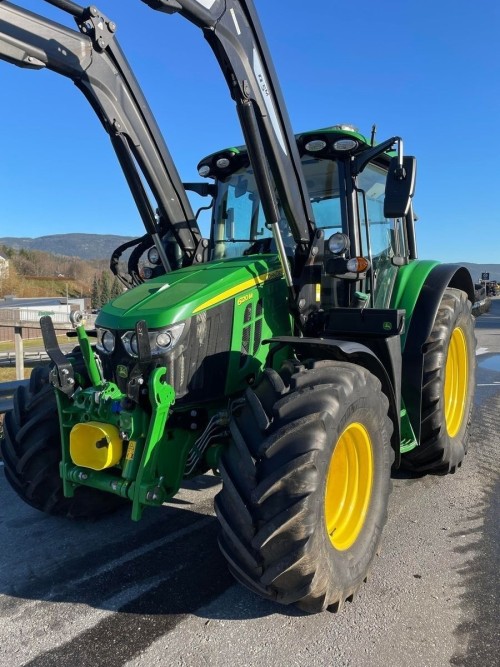 John Deere 6120M