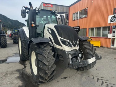 Valtra T214D