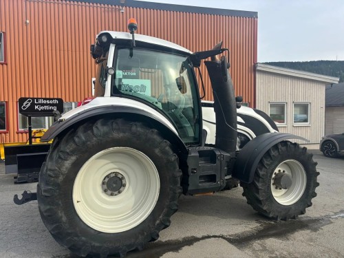 Valtra T214D