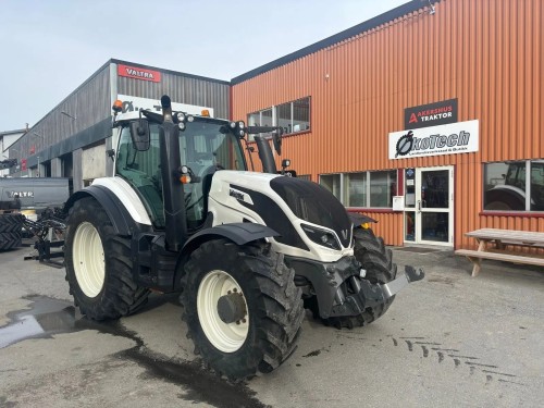 Valtra T214D