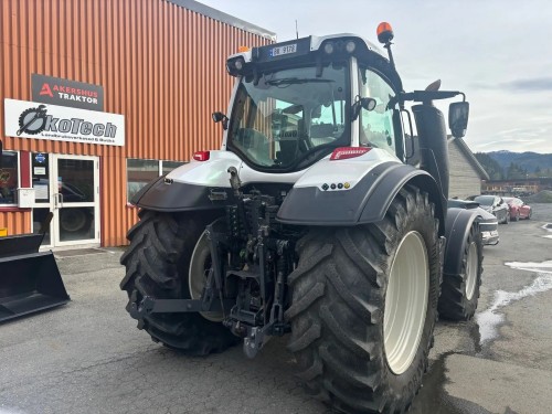 Valtra T214D