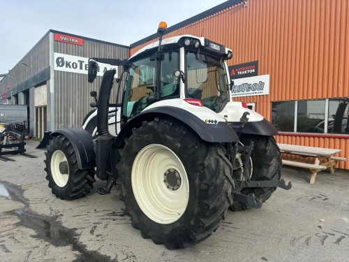 Valtra T214D