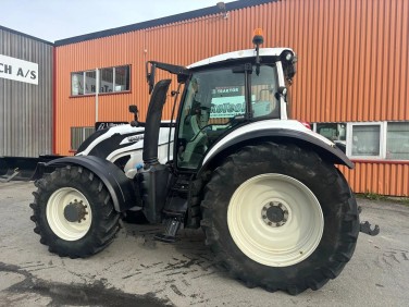 Valtra T214D