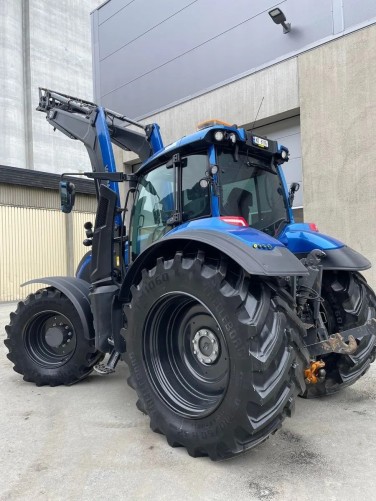 Valtra T235