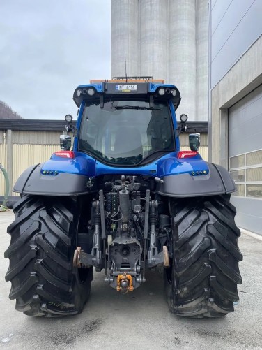 Valtra T235