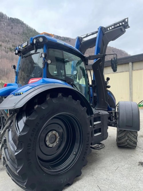 Valtra T235