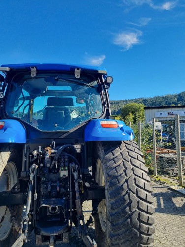 New Holland TS130A