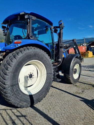 New Holland TS130A