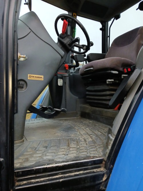 New Holland TM165