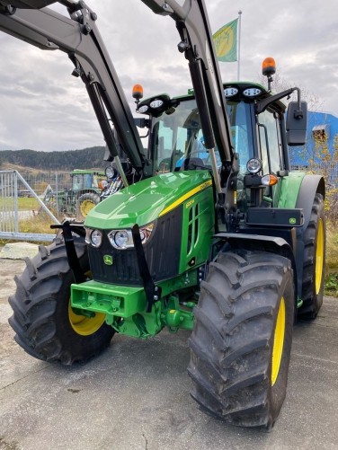 John Deere 6120M