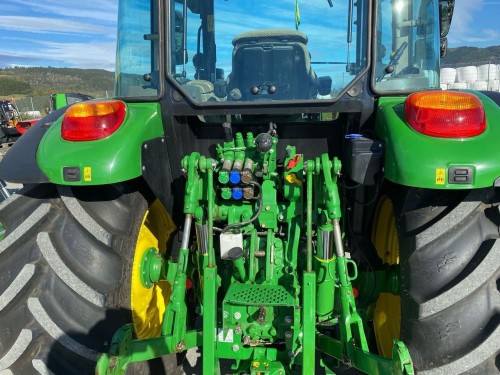 John Deere 5115M