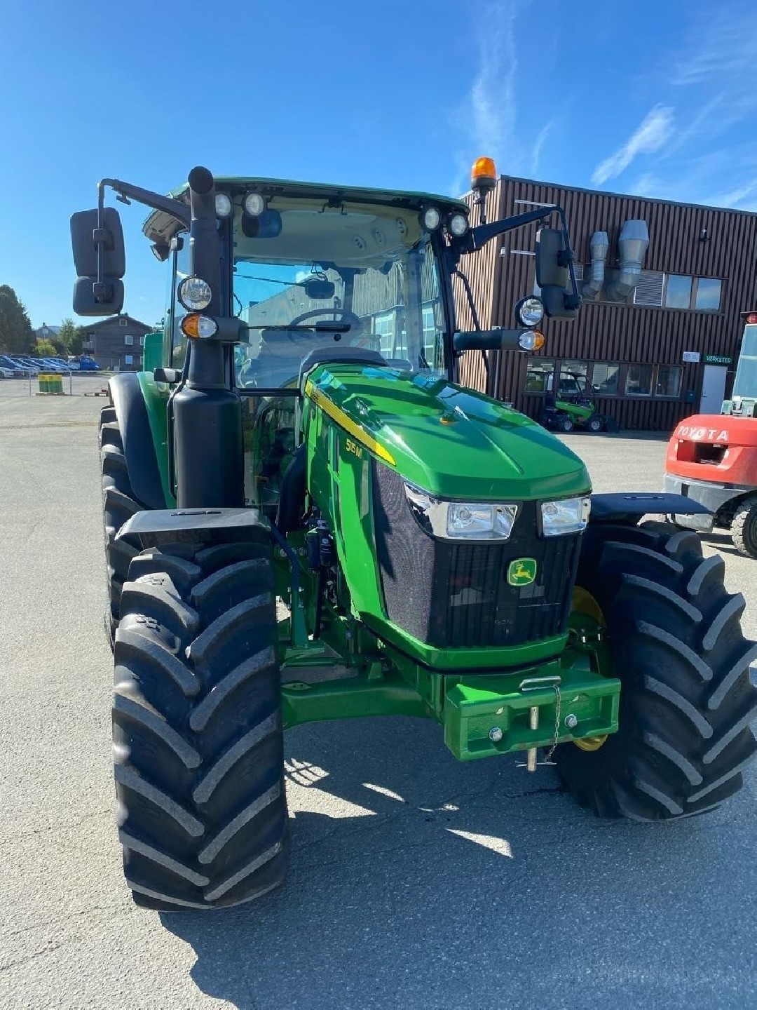 John Deere 5115M