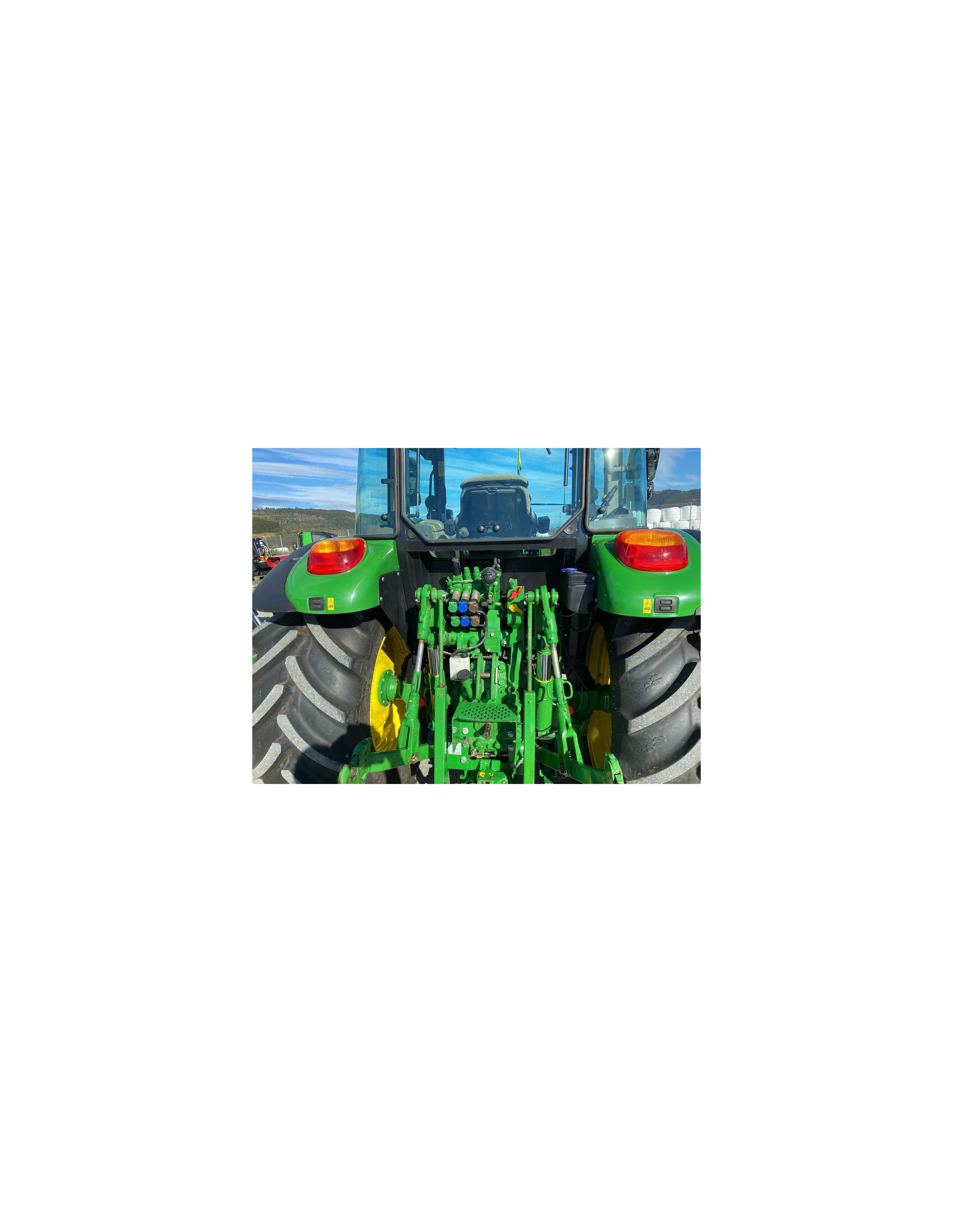 John Deere 5115M