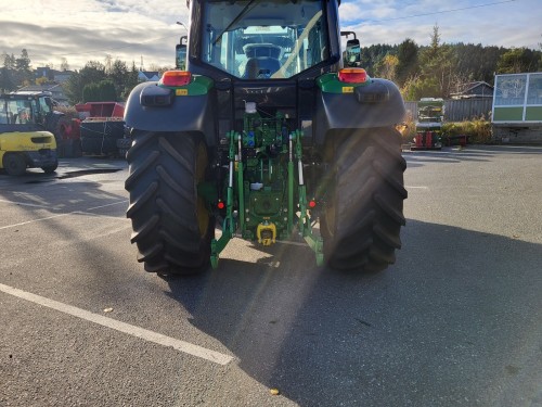 John Deere 6120M