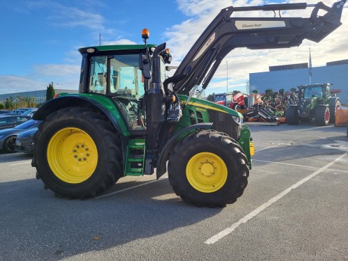 John Deere 6120M