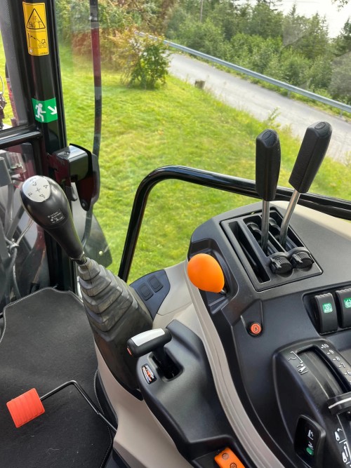 Massey Ferguson 5709M