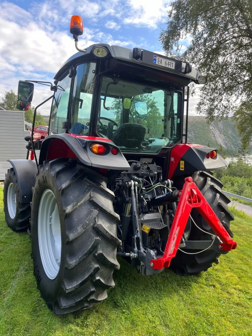 Massey Ferguson 5709M