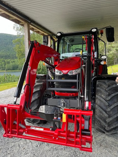 Massey Ferguson 5709M