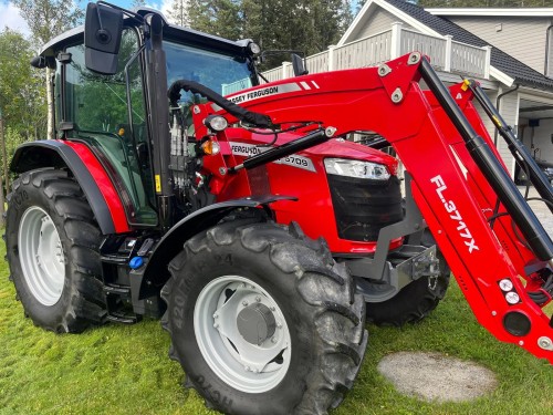 Massey Ferguson 5709M