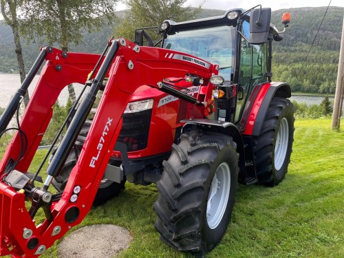 Massey Ferguson 5709M