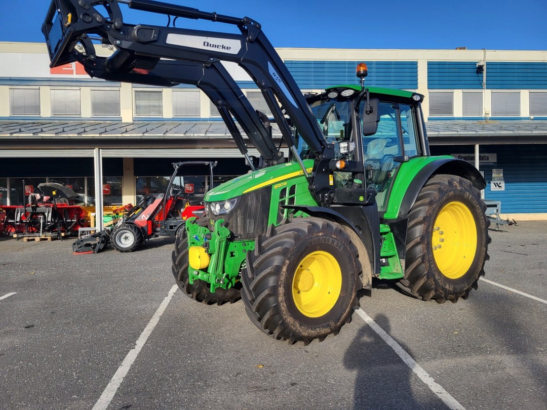 John Deere 6120M