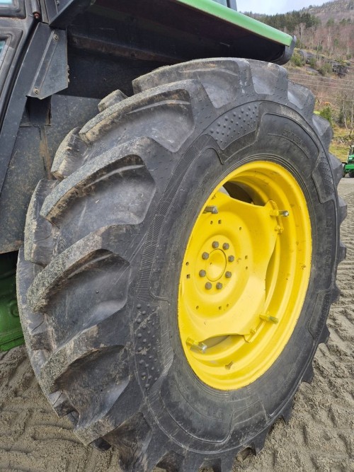 John Deere 2850