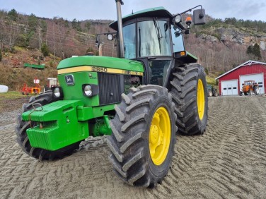 John Deere 2850