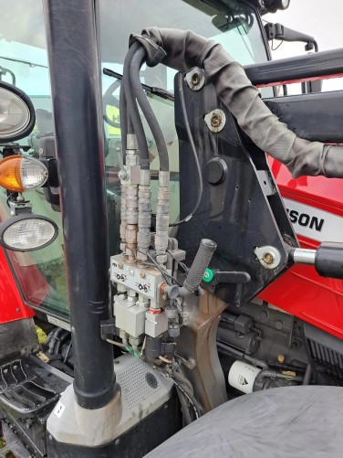 Massey Ferguson 5712SL Dyna4