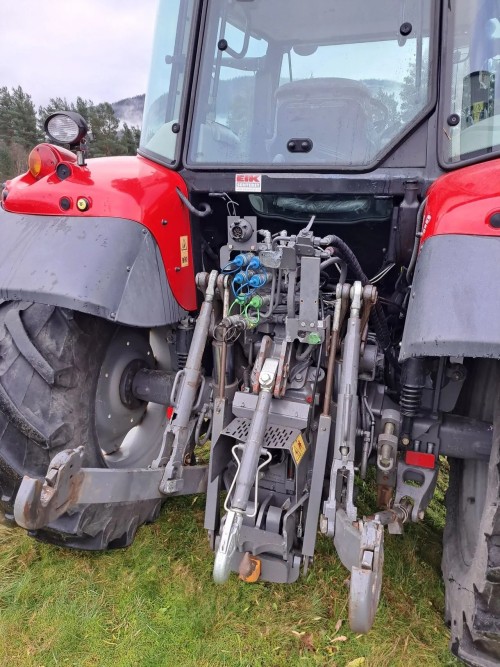 Massey Ferguson 5712SL Dyna4