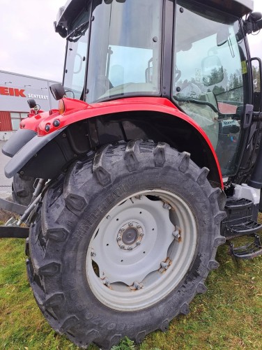 Massey Ferguson 5712SL Dyna4