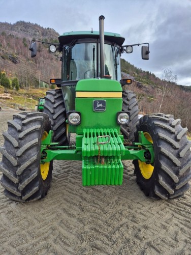 John Deere 2850