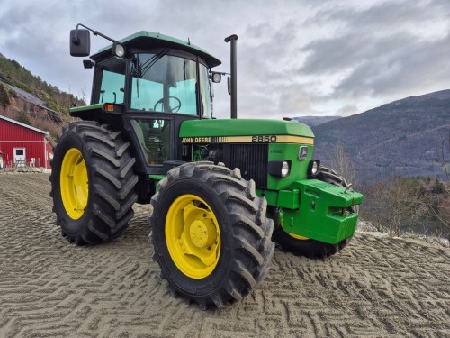 John Deere 2850