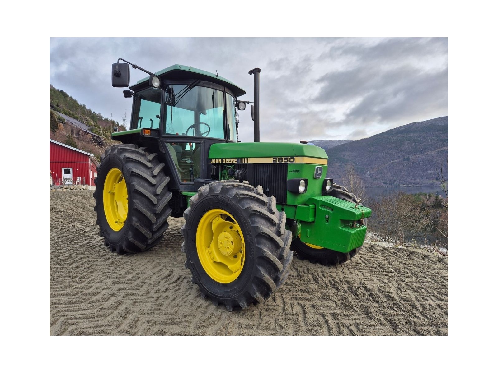 John Deere 2850