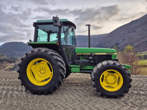 John Deere 2850