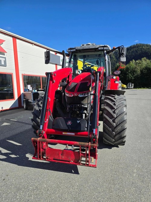 Massey Ferguson 5S.145 Dyna-6