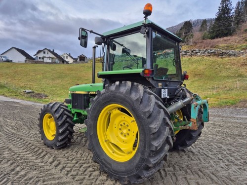 John Deere 2850