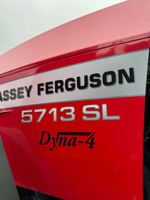 Massey Ferguson 5713SL Dyna-4